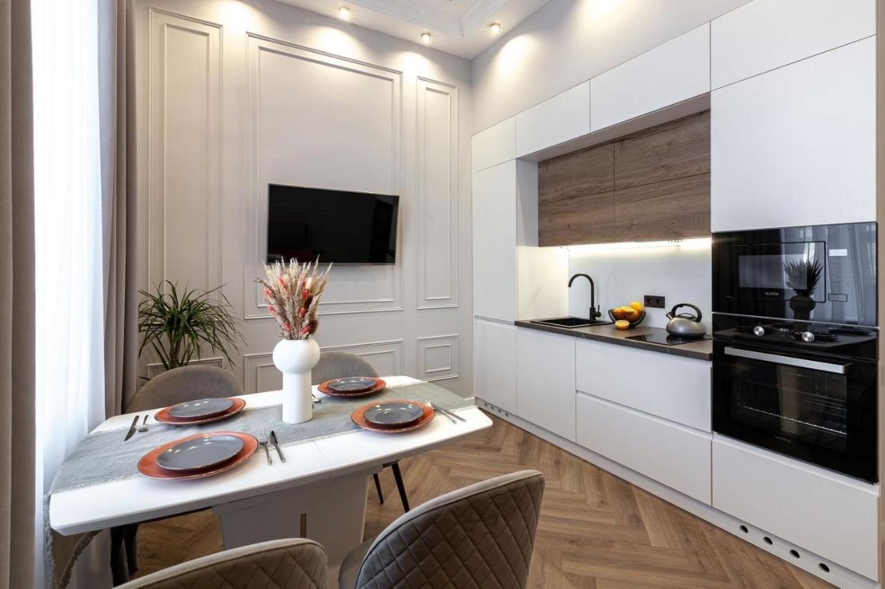 Кості Левицького 11 Lviv Kültér fotó