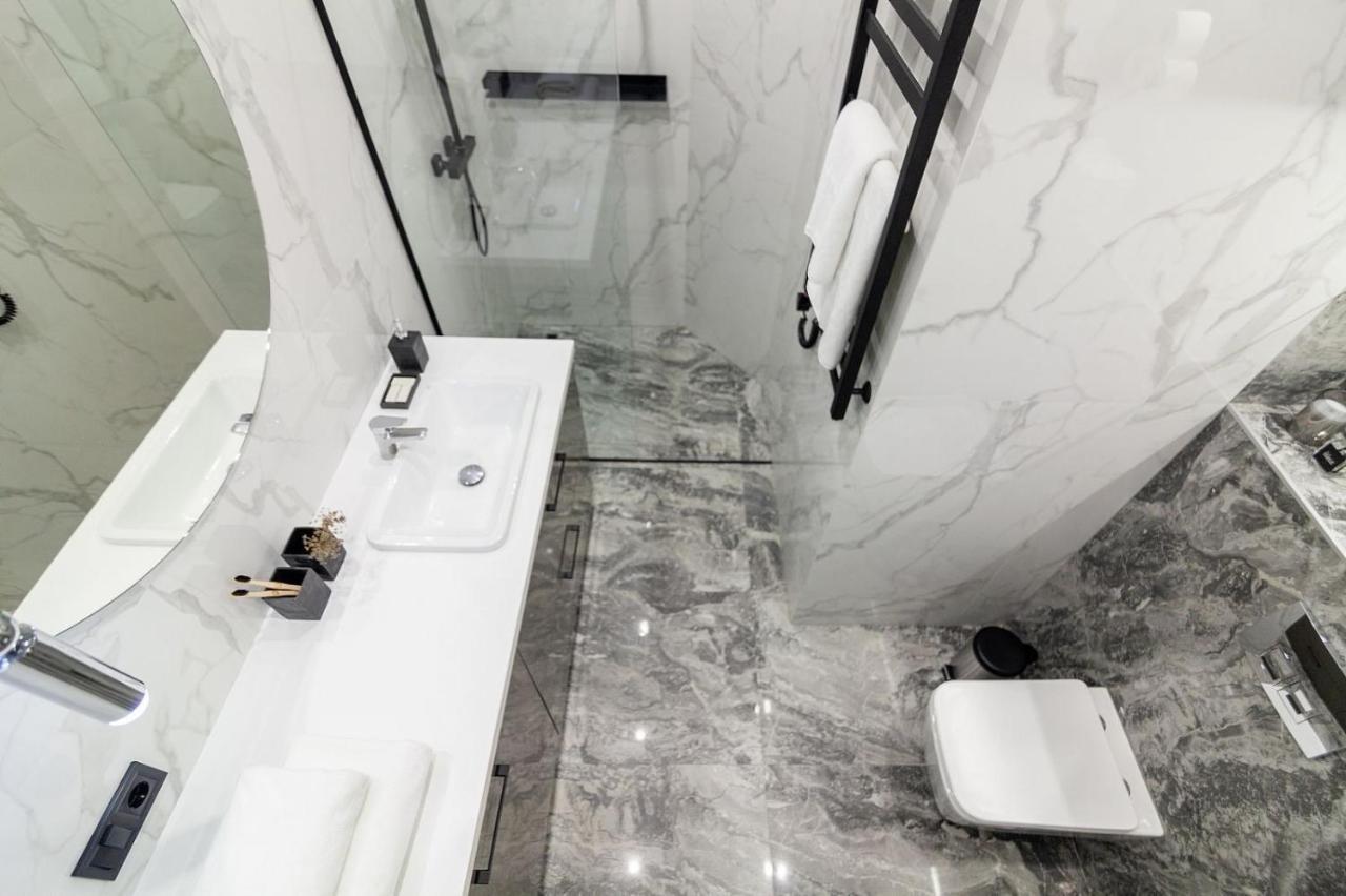 Кості Левицького 11 Lviv Kültér fotó